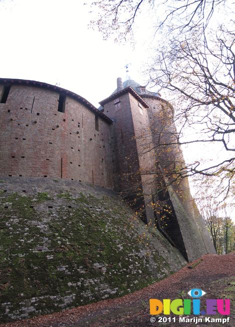 SX21128-31 Castle Coch